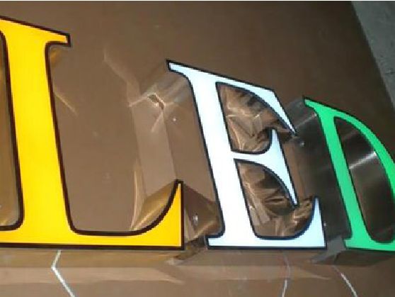 长沙介绍LED招牌的基础知识。
